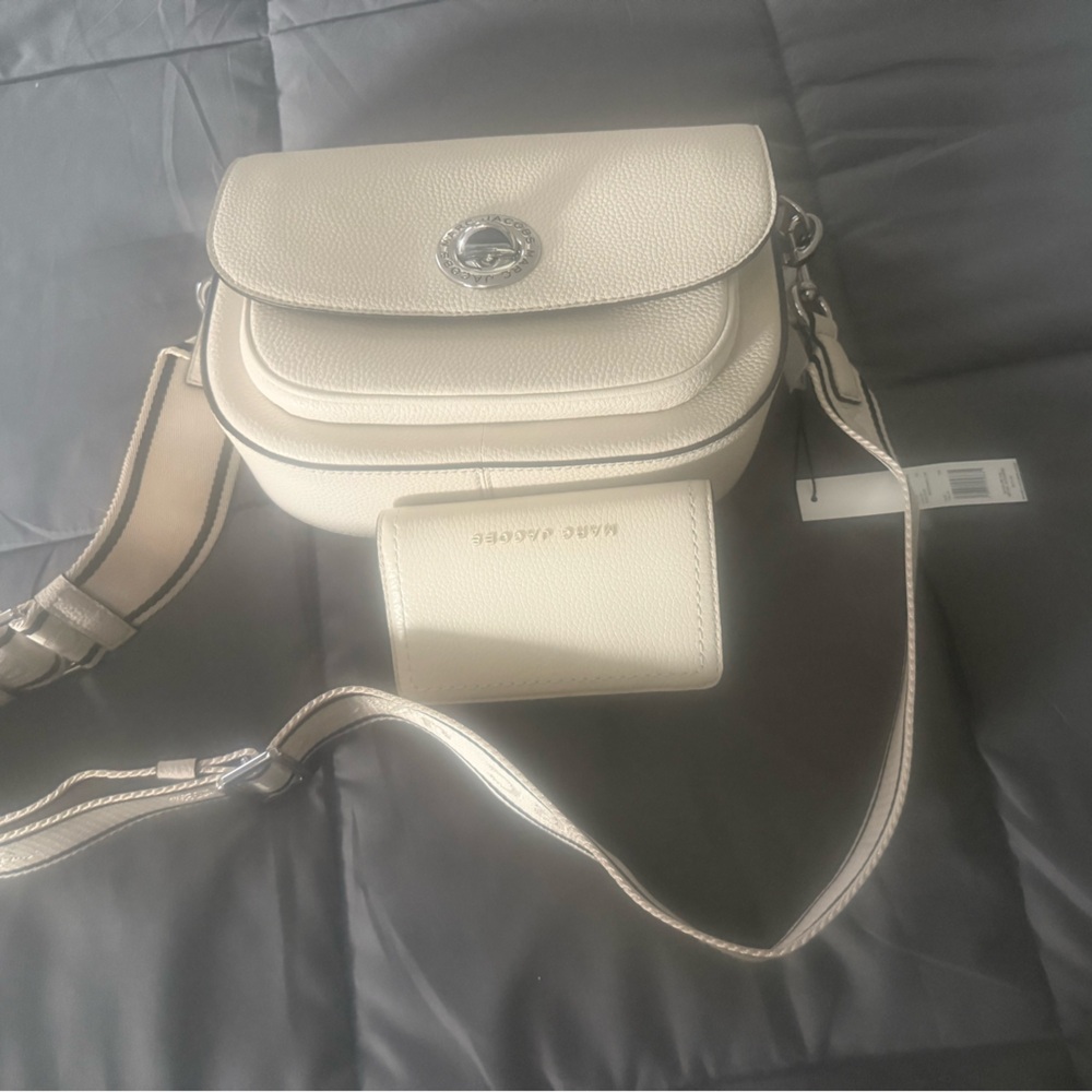 Marc Jacobs Cream Crossbody Bag with Silver and Matching wallet- BRAND NEW